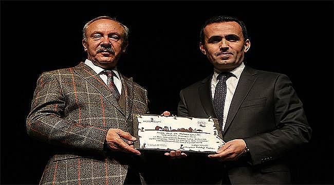 Tarihçi Prof. Dr. Mehmet Çelik, Bergama'da sevenleri ile buluştu 