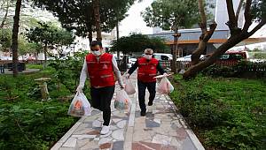 Bayraklı Belediyesi zor günlerde de vatandaşın yanında