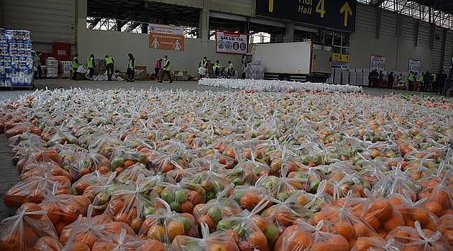 "BizVarız" gönüllüleri gıda paketi hazırladı 
