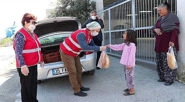 Foça'da Vatandaş Evinde Kızılay Kapısında   