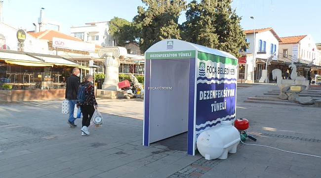 Foça Demokrasi Meydanı'na Dezenfeksiyon Tüneli