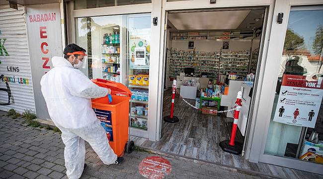 İzmir'de atık maske ve eldivenlere özel tıbbi kova   