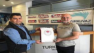 İzmir'de basın mensuplarına sağlık paketi dağıtıldı