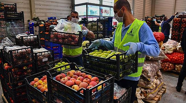 İzmir'de sebze meyve hali esnafından yardım eli 