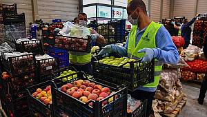 İzmir'de sebze meyve hali esnafından yardım eli 