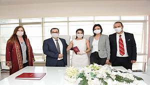 Korona Günlerinde Aşk