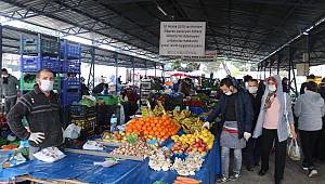 Pazaryerinde Maske Tamam Sosyal Mesafeye Yağmur Engel - Foça Haberleri