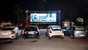 Açık havada sinema gösterimine büyük ilgi