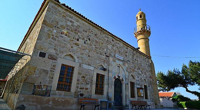 Foça'da Camiler Cuma Namazı İçin Hazırlandı 