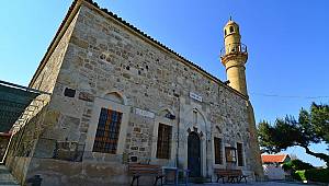 Foça'da Camiler Cuma Namazı İçin Hazırlandı