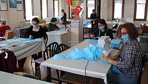 Foça'da Gönüllü Öğretmenlerden Kamu Çalışanlarına 10 Bin Maske