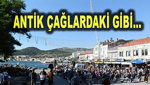 Foça'da Korona Günlerinden Sonra Meydanda İlk Büyük Toplantı