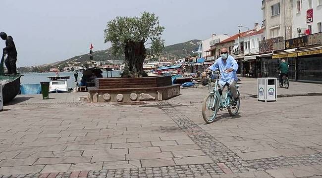 Foça'nın sıcağına dayanamadılar eve döndüler   