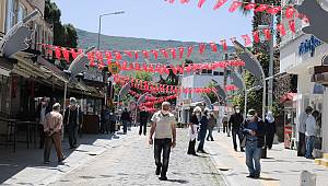 Foça sokaklarında çifte mutluluk