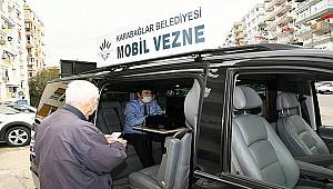 Karabağlar Belediyesi'nin VIP aracı mobil vezne oldu!