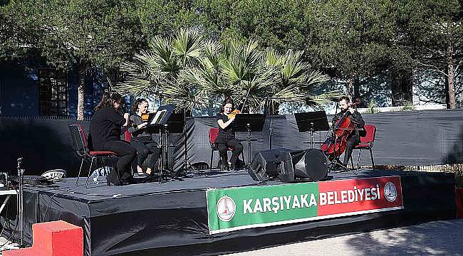 Karşıyaka'da 65 yaş üzeri vatandaşlara bayram konseri