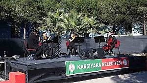 Karşıyaka'da 65 yaş üzeri vatandaşlara bayram konseri