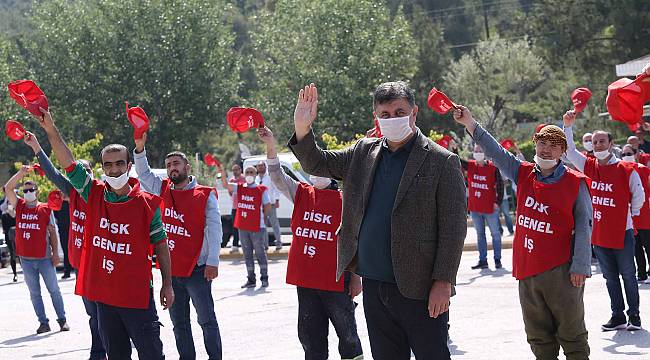 Karşıyaka'da sosyal mesafeli '1 Mayıs' töreni 