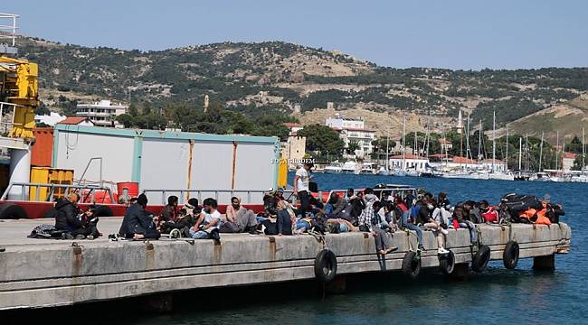 Yunan askerlerinin denize bıraktığı 72 göçmen kurtarıldı 