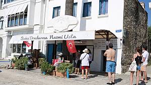 Dondurmacı Nazmi Usta 34 Yıldır Kuyruk Eritmeye Çalışıyor