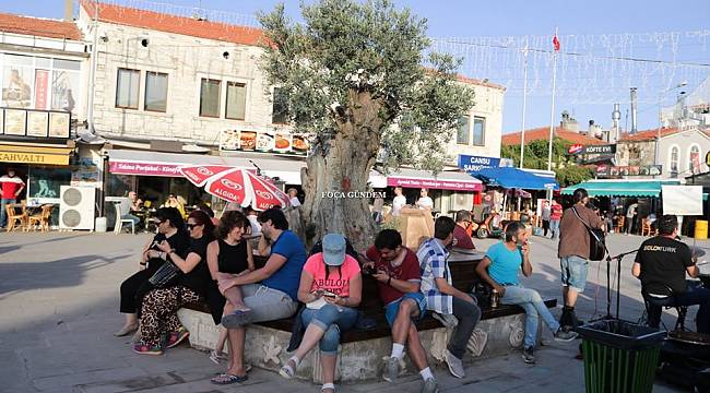 Foça'da normali andıran ilk cumartesi 