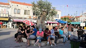 Foça'da normali andıran ilk cumartesi