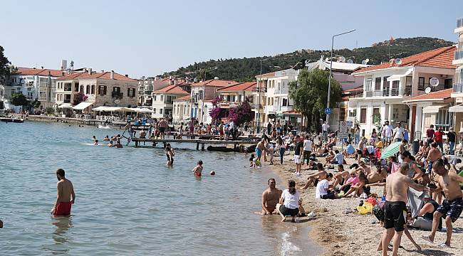 Foça'ya Yaz Kalabalıkları Geri Döndü 