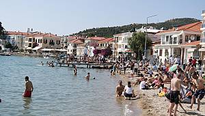 Foça'ya Yaz Kalabalıkları Geri Döndü 