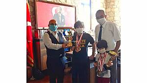 Foçalı Karateci Kardeşlerden Veda Ziyareti 