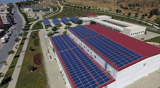 İzmir'de dört tesisin çatısına güneş paneli kuruldu 