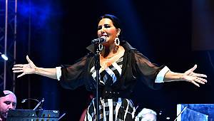 Nükhet Duru İzmirliler için söyledi 