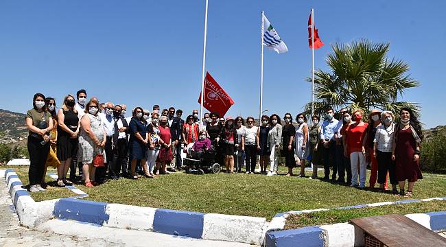 Foça'da ilk engelsiz Kırmızı Bayrak dalgalandı 