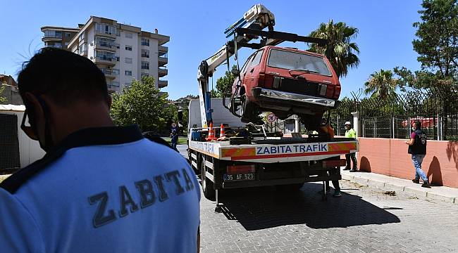 İzmir'de 6 ayda 184 hurda araç çekildi  
