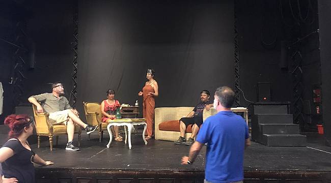 İzmir Devlet Tiyatrosu seyircisine 'merhaba' demeye hazırlanıyor 