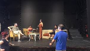 İzmir Devlet Tiyatrosu seyircisine 'merhaba' demeye hazırlanıyor 