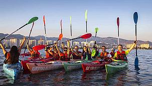 İzmir Körfezi kanolarla renkleniyor! 