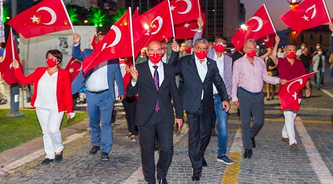 Başkan Soyer, Zafer Bayramı Korteji'ne katıldı 