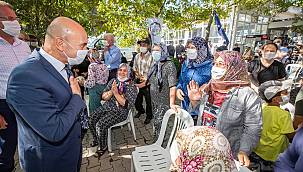 İzmir Büyükşehir Belediyesi'nden köylülere hijyen kiti ve gıda kolisi