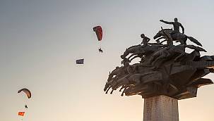 İzmir semalarında zafer kutlaması  