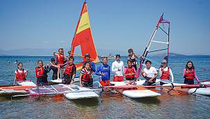 Windsurf Okulu Cunda'da…