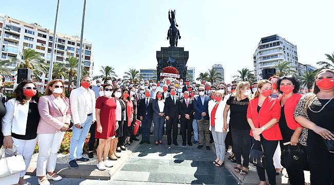 Başkan Soyer CHP'nin 9 Eylül törenine katıldı 