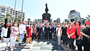 Başkan Soyer CHP'nin 9 Eylül törenine katıldı 