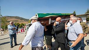 Başkan Soyer gazeteci Erbil Tuşalp'ın cenaze törenine katıldı  