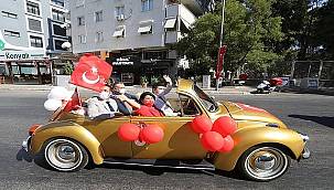 Buca'da renkli 9 Eylül korteji  