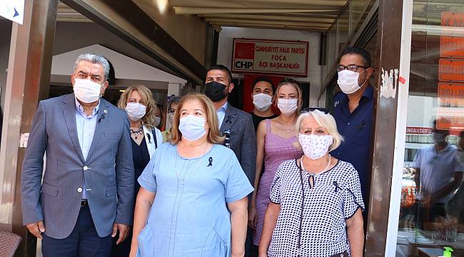 CHP Foça İlçe Örgütünden sağlık çalışanlarının sorunlarına dikkat eylemi 
