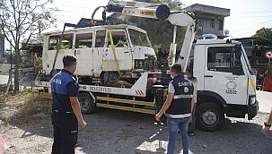 Konak'ta hurda araç operasyonu 