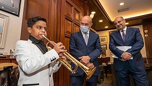 Sokaktan konservatuvara: Yetenekli Zeki'ye Başkan Soyer'den trompet