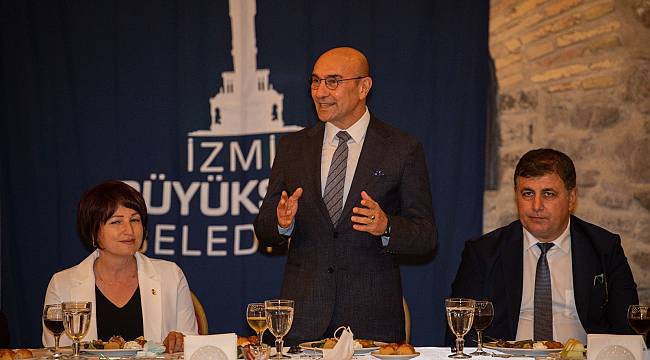Başkan Soyer CHP'li meclis üyeleriyle buluştu: "Birlikte güçlüyüz"