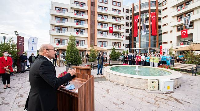 Başkan Soyer huzurevi sakinlerinin Cumhuriyet Bayramı'nı kutladı 