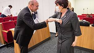 Başkan Soyer Karaburun Belediye Başkanı'nı dinledi  